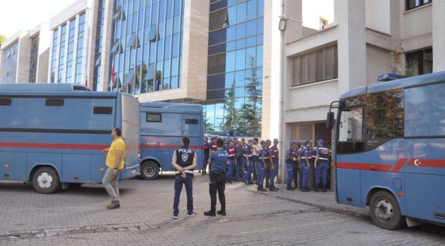 FETÖ’den yargılanan 15 akademisyene beraat