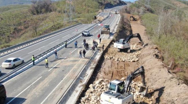 - Heyelanın meydana geldiği yolda çalışmalar sürüyor