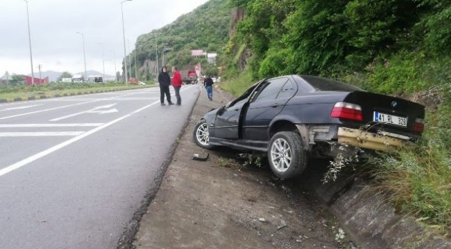 Araç su kanalına uçtu