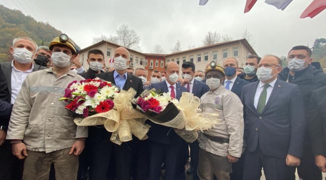 - Maden işçilerinden Çalışma Bakanı Bilgin'e sevgi seli