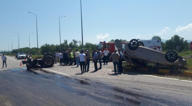 - Otomobil ile traktör çarpıştı: 1 ölü 2 yaralı