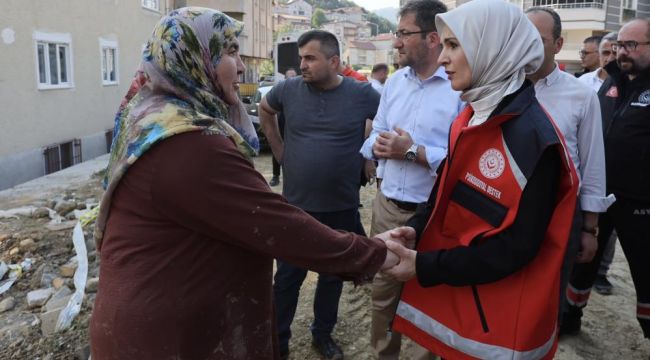 - Aile ve Sosyal Hizmetler Bakanı Göktaş, sel felaketinin yaşandığı bölgede