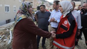 - Aile ve Sosyal Hizmetler Bakanı Göktaş, sel felaketinin yaşandığı bölgede