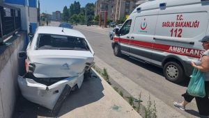 - U dönüşü yapmak isteyen otomobile çarptı