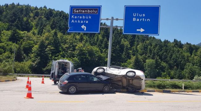 - Karabük’te 2 otomobil çarpıştı: 1 ölü, 9 yaralı