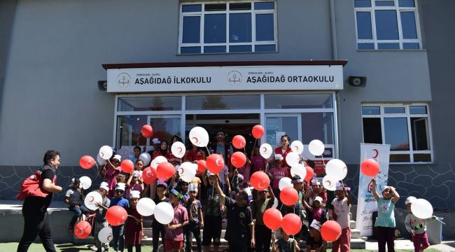 Kızılay mevsimlik işçilerinin çocuklarını eğlendirdi